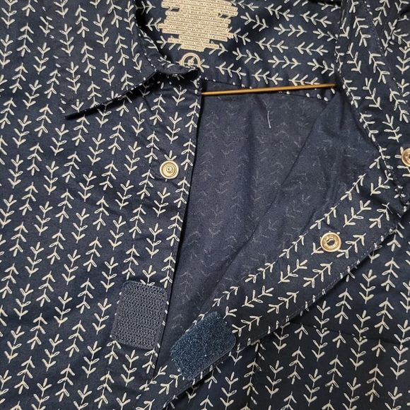 Goodfellow & Co Navy Blue Casual Button Down Shirt with Textured Design - Picture 2 of 3